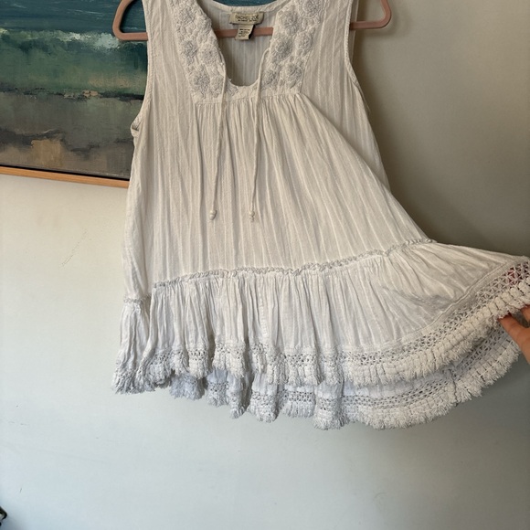 White blouse - Picture 3 of 3